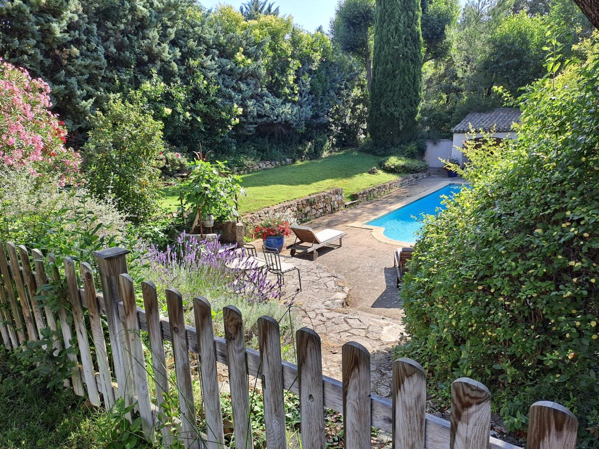 La Ferme Bed & Breakfast Saint-Marc-Jaumegarde Dış mekan fotoğraf